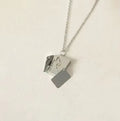 Collier Lettre Enveloppe Argentée – Pendentif Message Secret